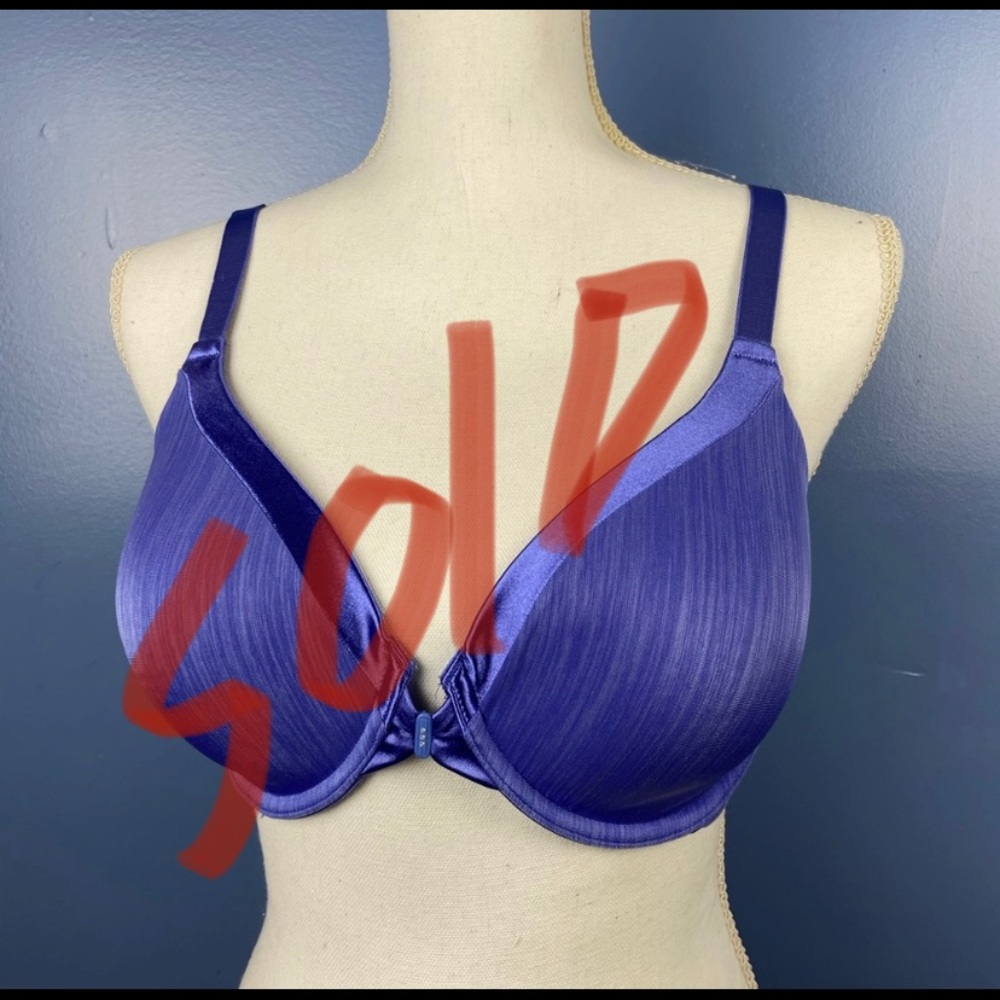 🍉Vanity Fair Illumination Front close Size 36D